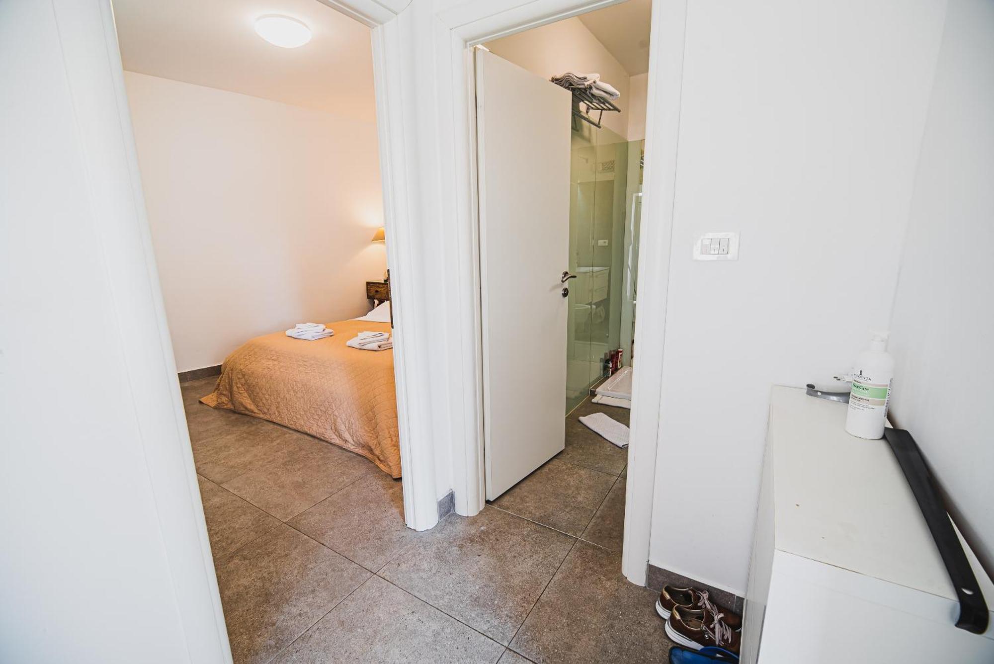 Downtown Luxury Apartments With Hot Tub Vodice Rom bilde