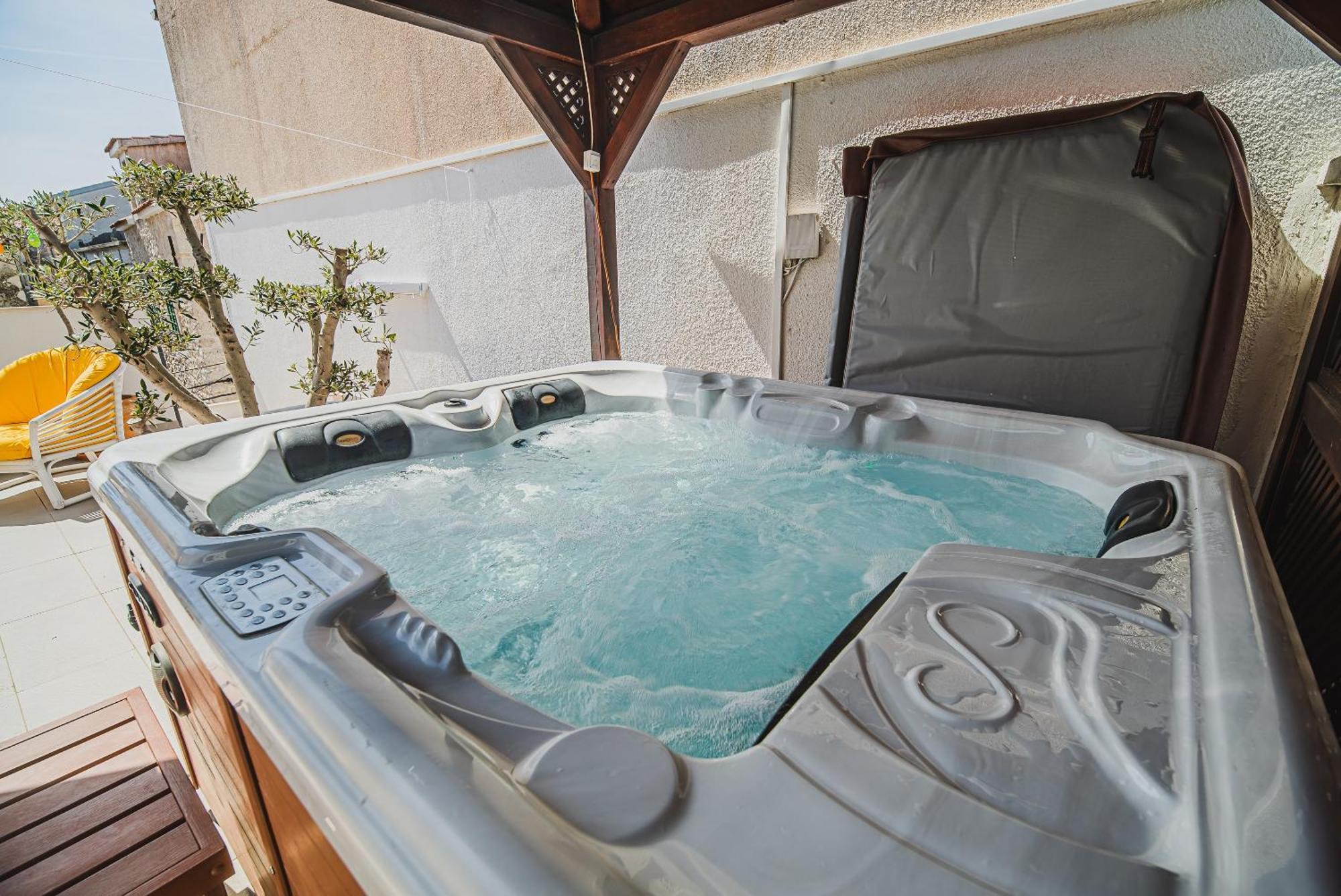 Downtown Luxury Apartments With Hot Tub Vodice Rom bilde