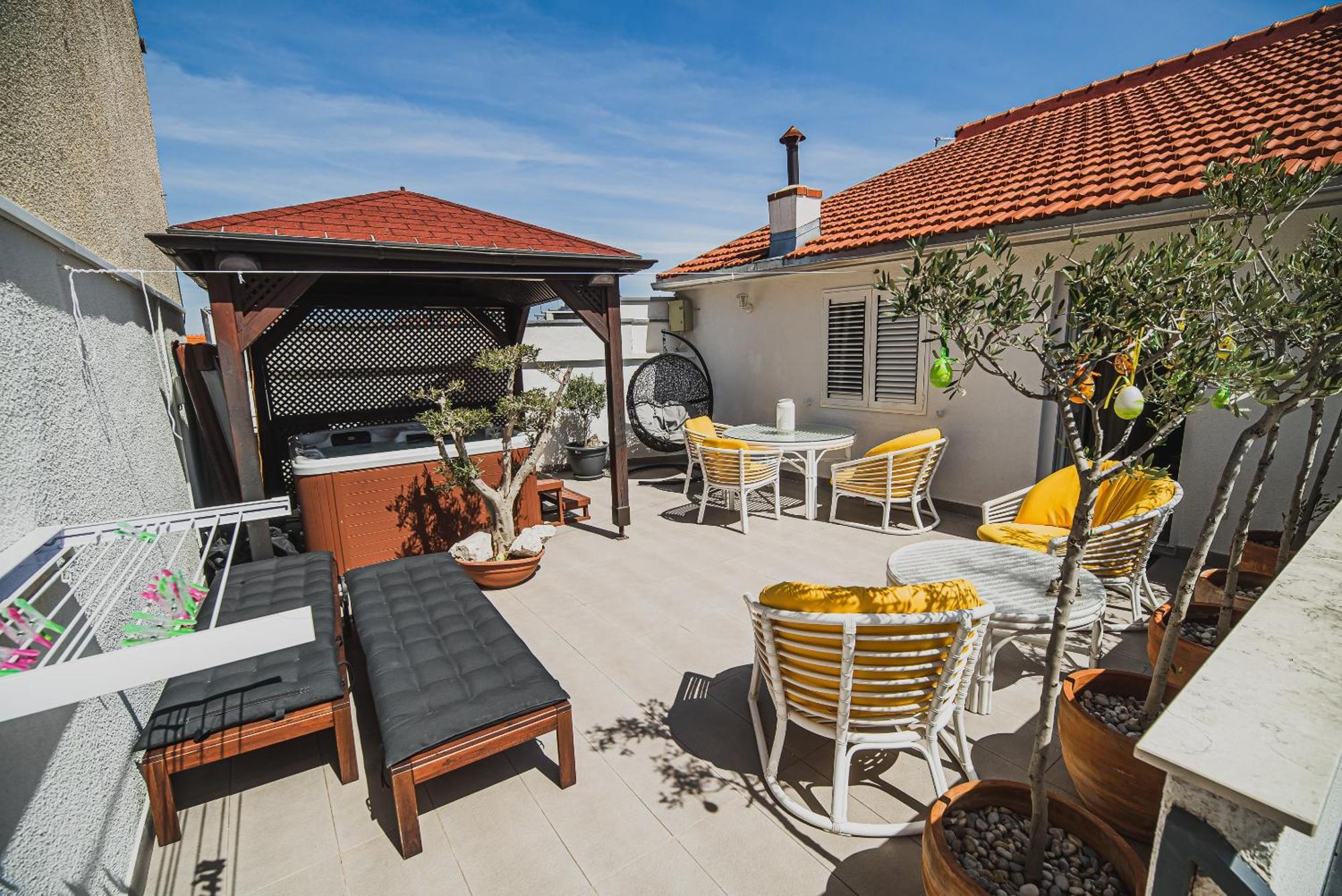Downtown Luxury Apartments With Hot Tub Vodice Rom bilde