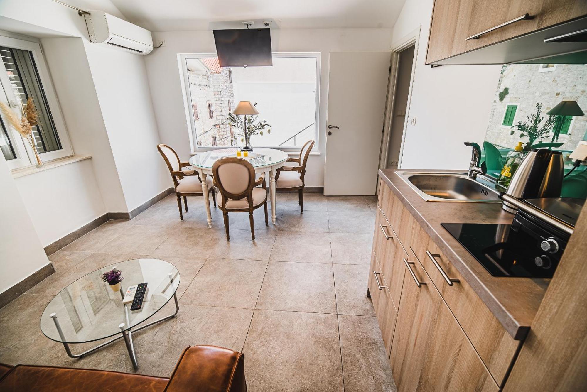 Downtown Luxury Apartments With Hot Tub Vodice Rom bilde