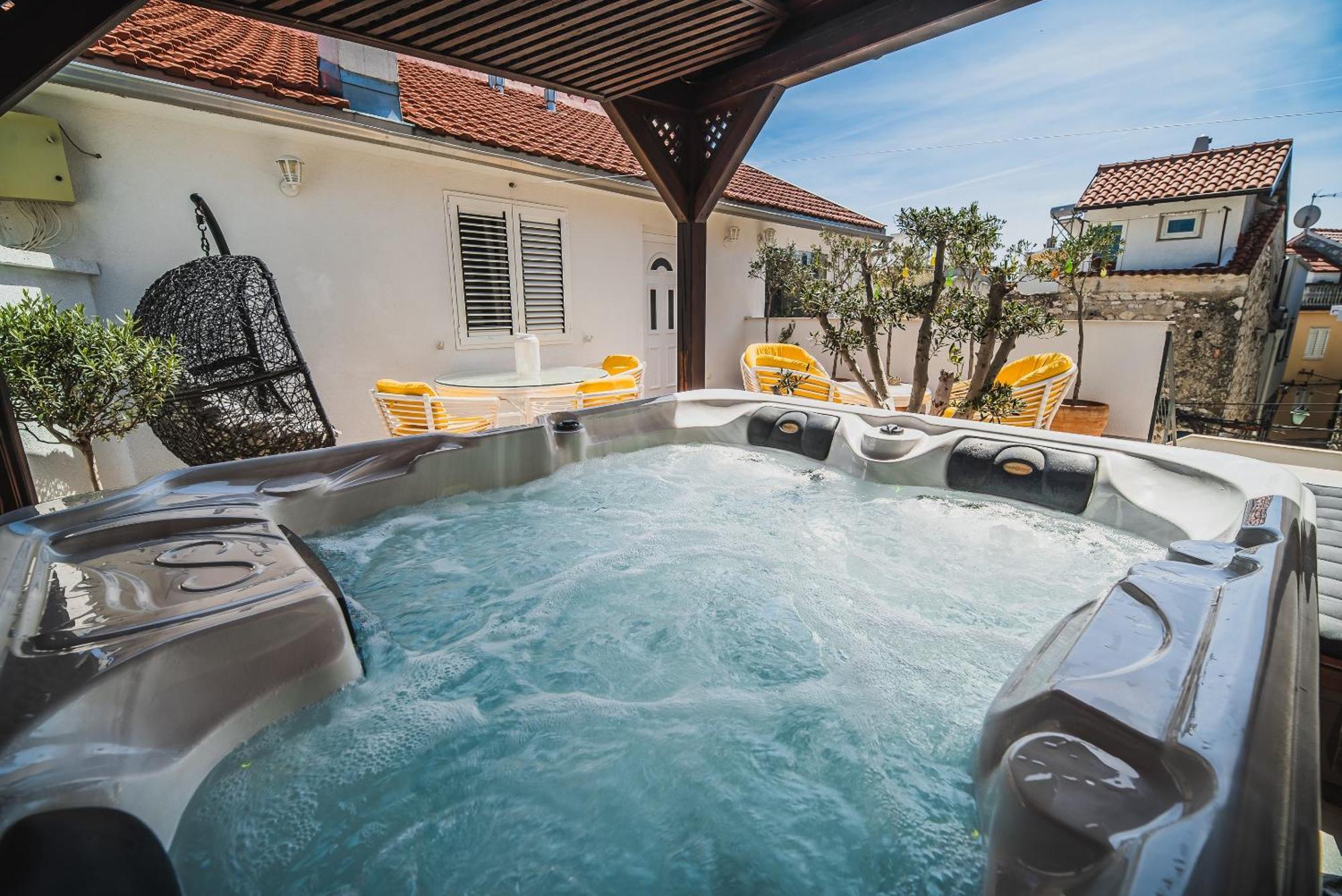 Downtown Luxury Apartments With Hot Tub Vodice Rom bilde